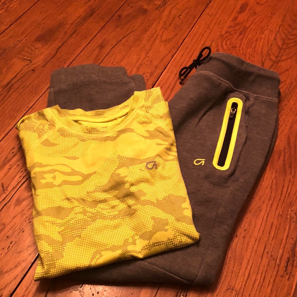 Gap fit shirt and joggers